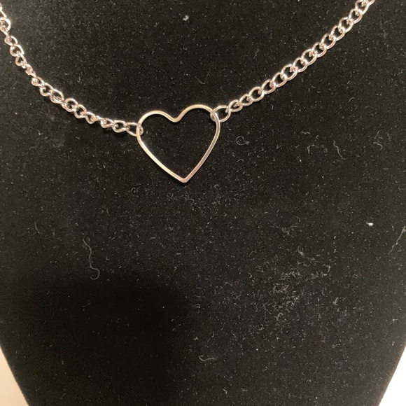 Silver open heart choker, Y2K, heart choker, 90s choker, simple heart necklace - Picture 2 of 9